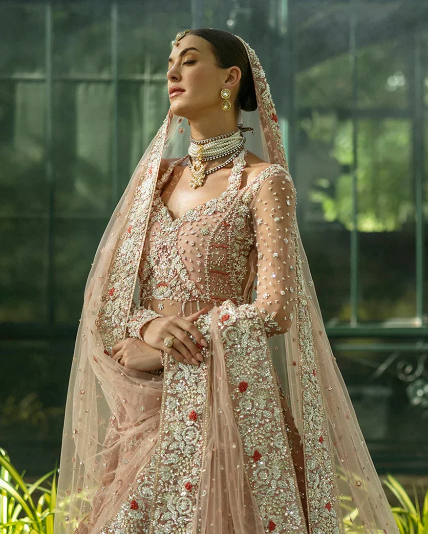 Lavinia - Image 7